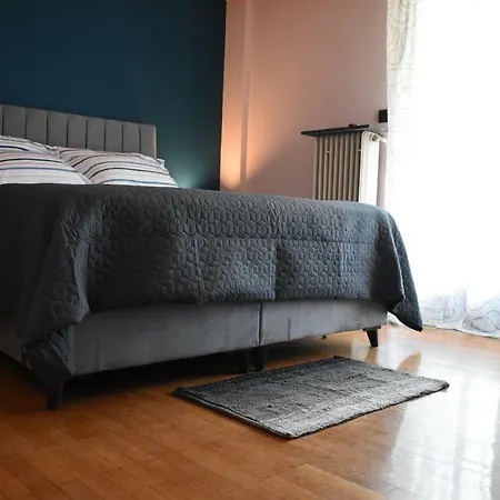 Katzen Room By The Metro-2